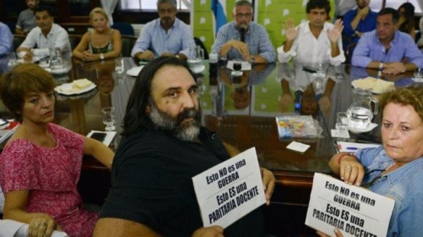 Ampliar Paritaria docente: la Provincia volvería a ofrecer plus por no adherir a paros