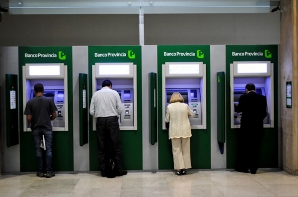 Ampliar Cómo conseguir efectivo sin los bancos y no morir en el intento