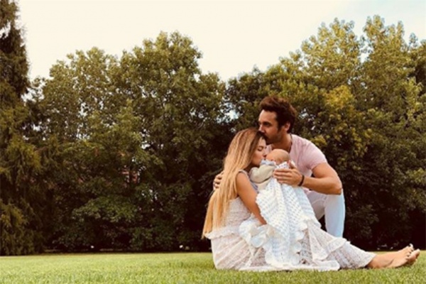 Ampliar Las fotos y mensajes de amor de La China y Vicuña a su hija Magnolia