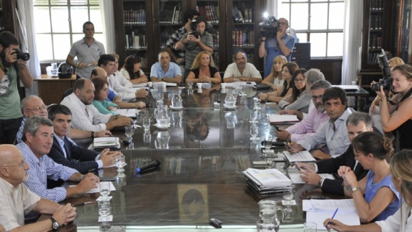 Ampliar Provincia analiza reabrir la paritaria salarial estatal para ajustar la suba del 15%