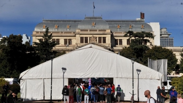 Ampliar El lunes entra el Presupuesto 2019 de Vidal y los gremios ya preparan una carpa para rechazarlo