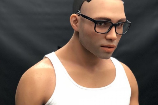 Ampliar Henry, el robot sexual que recita poemas