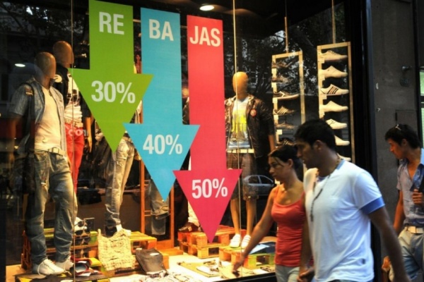 Ampliar La actividad comercial retrocedió un 13,3%