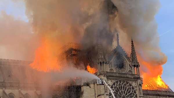 As qued la catedral de Notre Dame tras el incendio