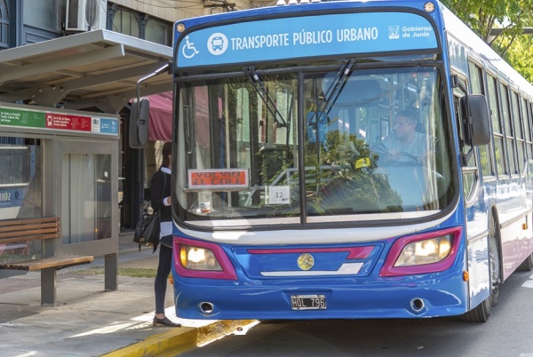 Ampliar Provincia gira $140 millones para subsidiar el transporte público del interior