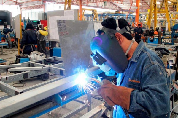 Ampliar Panorama desalentador: la industria bonaerense registró un retroceso interanual del 7,4%