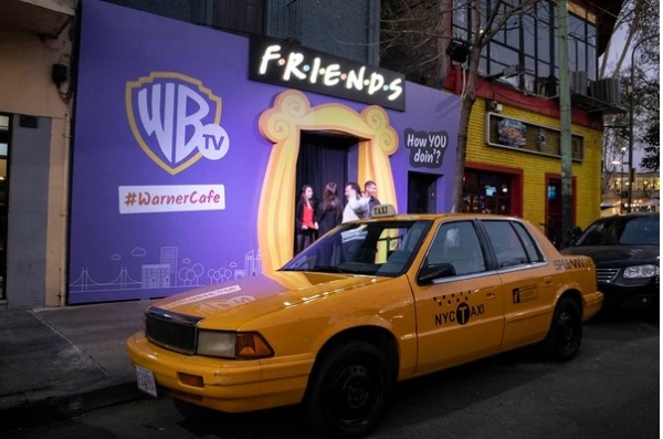 Ampliar Friends celebra sus 25 años, con un bar temático en Palermo