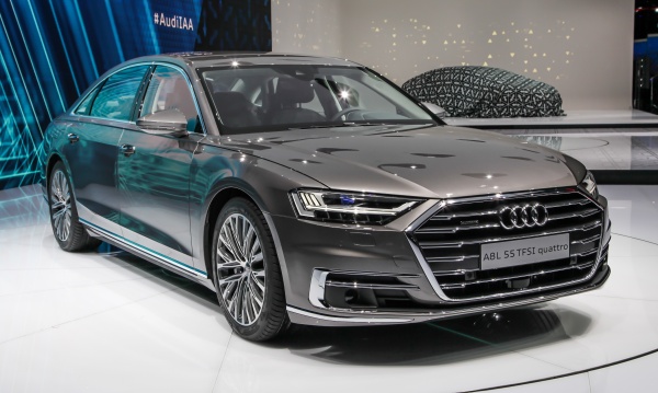 El ms grande de la  marca AUDI A8