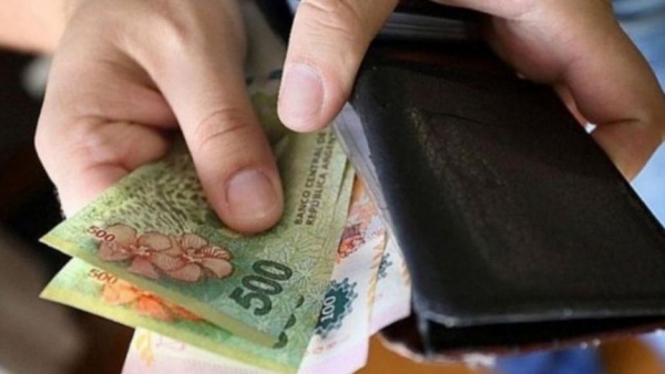 Ampliar Un cálculo para lamentarse: el salario cayó un 55% medido en dólares durante el macrismo