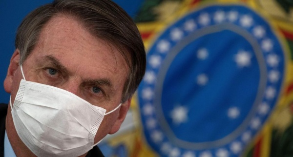 Ampliar Jair Bolsonaro tildó al Covid-19 de