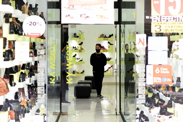 Ampliar Rebelión en distrito PRO: comerciantes abrieron sin autorización