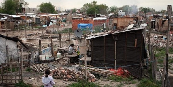 Ampliar Kicillof recibe créditos por U$S 200 millones para urbanizar villas del Conurbano