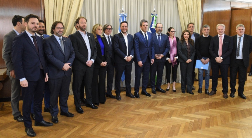 Ampliar La Provincia suscribió un préstamo por USD 75 millones para financiar infraestructura escolar