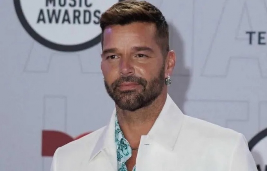 Locura por Ricky Martin: una multitud le dio la bienvenida en la puerta del hotel en Recoleta