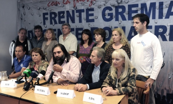 Ampliar Maestros proponen un paro de 72 horas que impida el inicio de clases