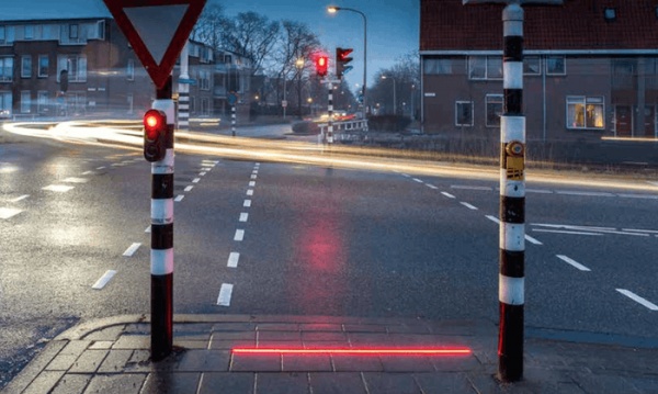 Semforos peatonales cuidan las vidas de los adictos al celular