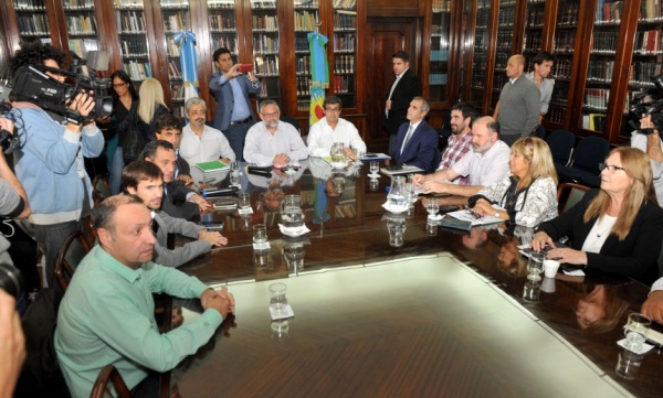 Ampliar Docentes y Provincia vuelven a sentarse en la mesa a negociar