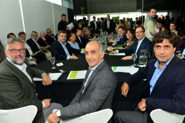 Ampliar Los ministros de Vidal acordaron 15 mil ingresos a planta permanente