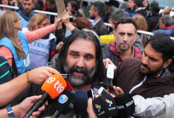 Ampliar Sin acuerdo cerrado, el Gobierno deposita un adelanto a los docentes