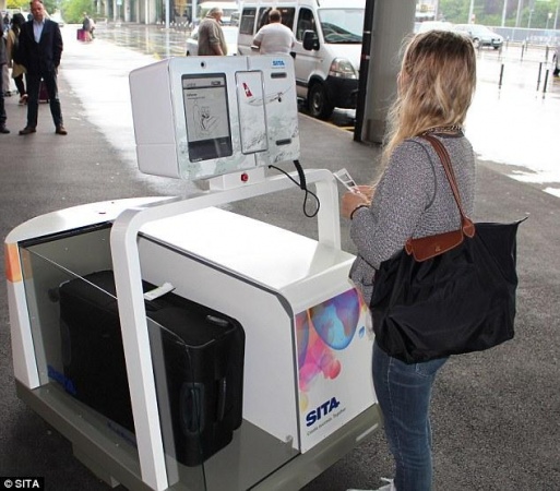 El robot que promete eliminar las colas del check-in en Aeroparque