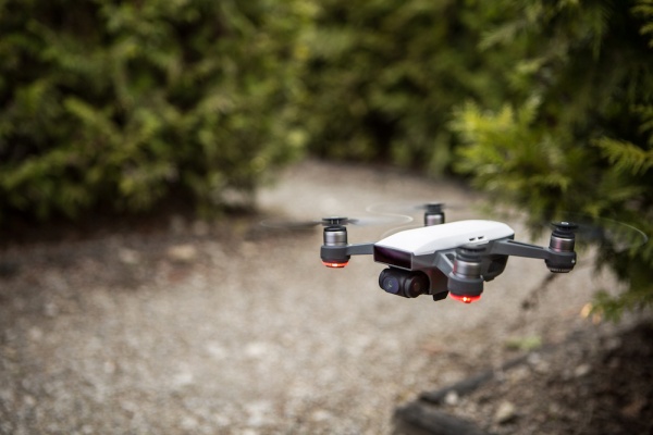 El drone para principiantes que se controla por gestos