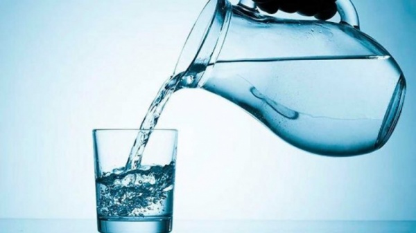 Mientras convoca a audiencia, la Provincia busca destrabar conflicto con la UIA por el agua