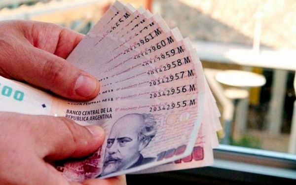 Economa en crisis: el salario mnimo en dlares tuvo una cada de ms del 60% en menos de 4 aos