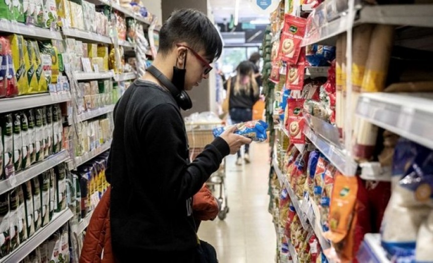 Ampliar La inflación no cede y proyectan que será del 68,4% en los próximos 12 meses