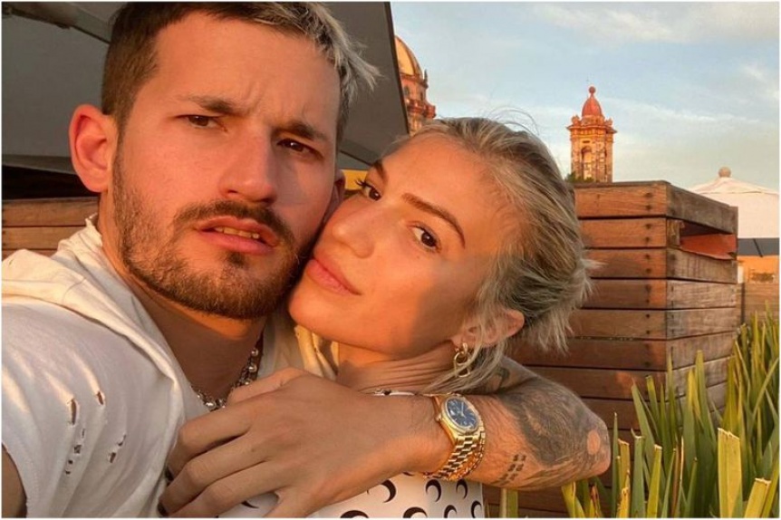Ampliar Stefi Roitman sorprendió a Ricky Montaner y le dio un regalo en pleno show