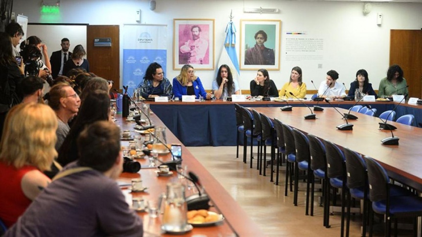 Ampliar Diputados analizó la creación de una pensión para personas trans