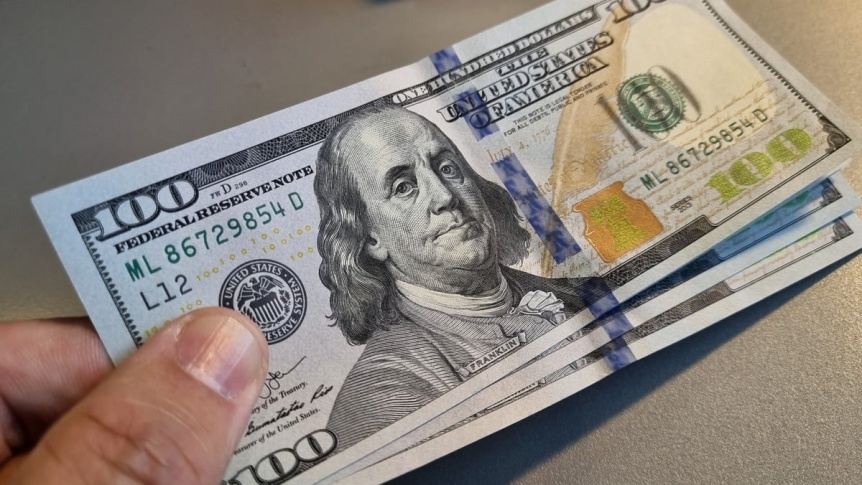 Ampliar Martes negro: el blue rompe la barrera de $1000