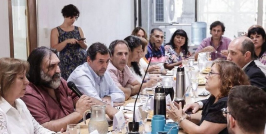 Ampliar Sin oferta concreta, docentes desplegaron sus reclamos ante la Provincia