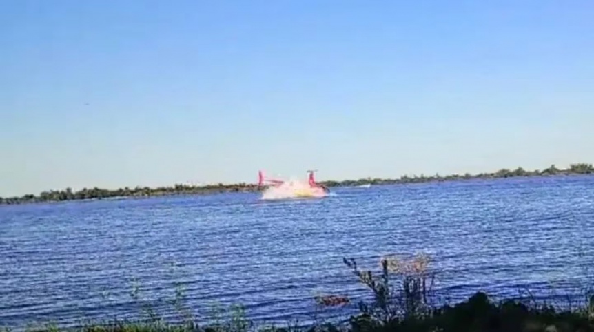 Ampliar Tragedia: un helicóptero se estrelló en el Río Paraná