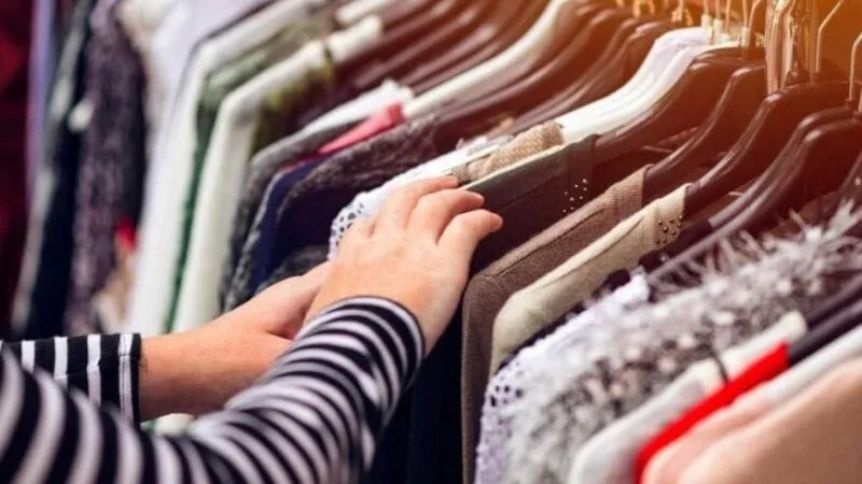 Ampliar ¿La ropa saldrá menos?: el Gobierno oficializó la baja de los aranceles de la ropa, calzados y telas