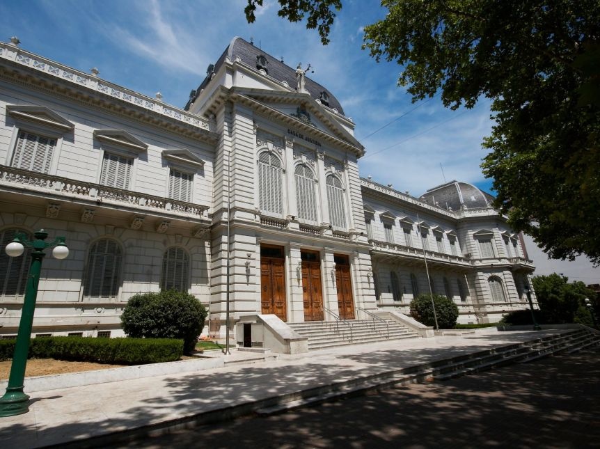 Ampliar Bronca en judiciales bonaerenses por descuentos salariales: críticas a la Corte y a la AJB