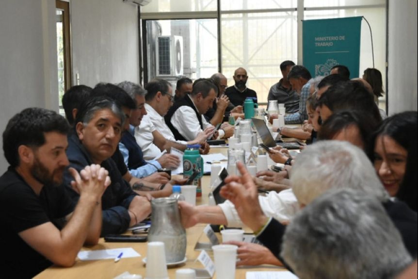 Sin unanimidad, la Provincia acord con los docentes un aumento del 10% en dos tramos