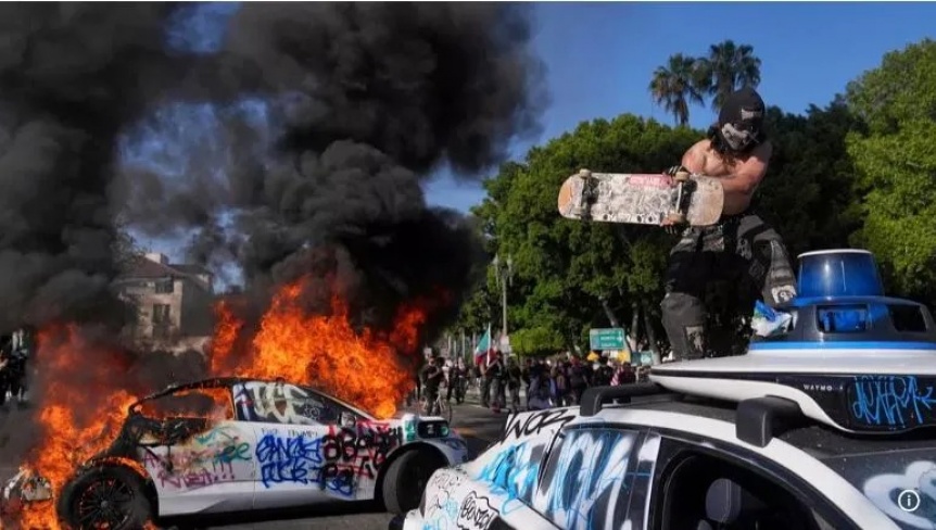 Ampliar Tensión en Los Ángeles: más de 50 detenidos por las protestas contra las redadas migratorias
