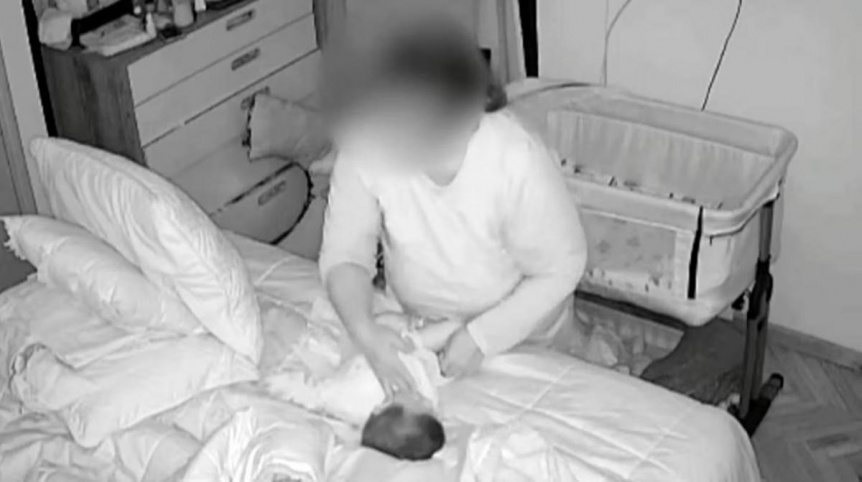 Ampliar Detuvieron a una niñera luego de que los padres del bebé filmaran cómo lo maltrataba