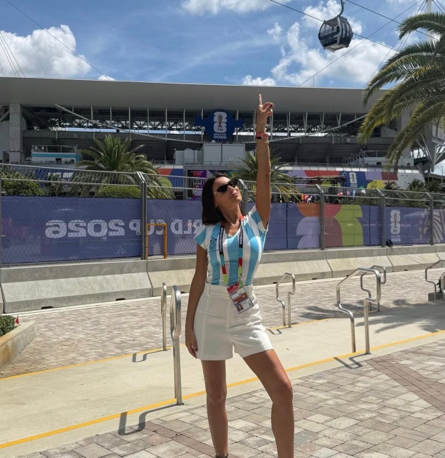 Ampliar Pampita llegó a Miami y se sumó a la fiesta argentina del Mundial