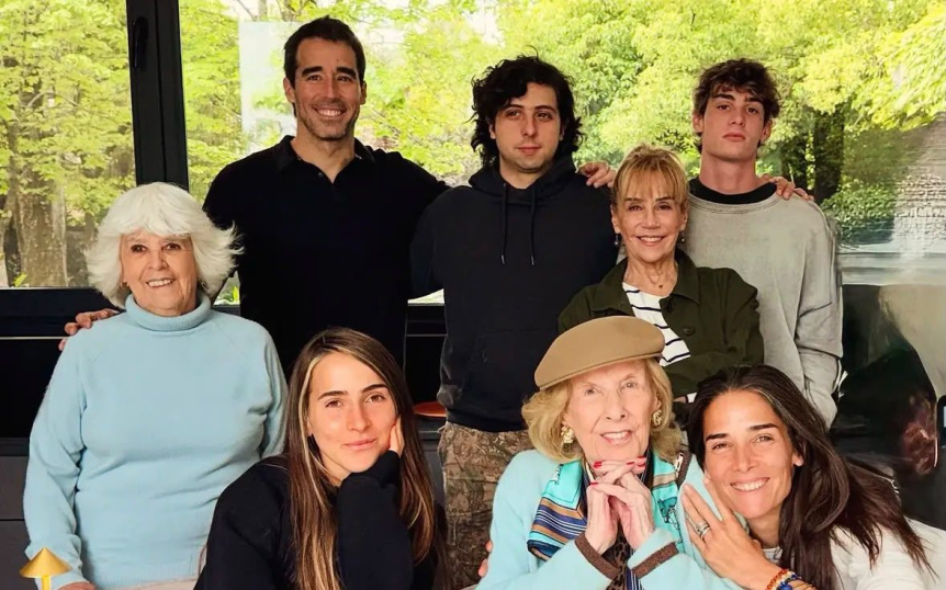 Ampliar Mirtha Legrand reapareció en redes con su primera foto